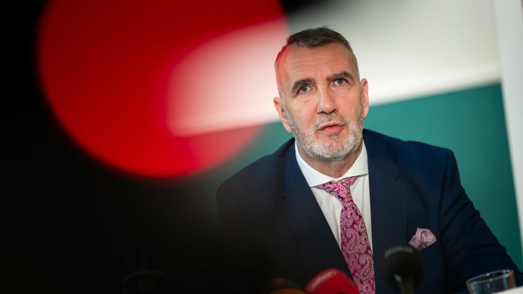 Thüringens Infrastrukturminister Steffen Schütz (BSW) will das Bauen in Thüringen beschleunigen. (Archiv)