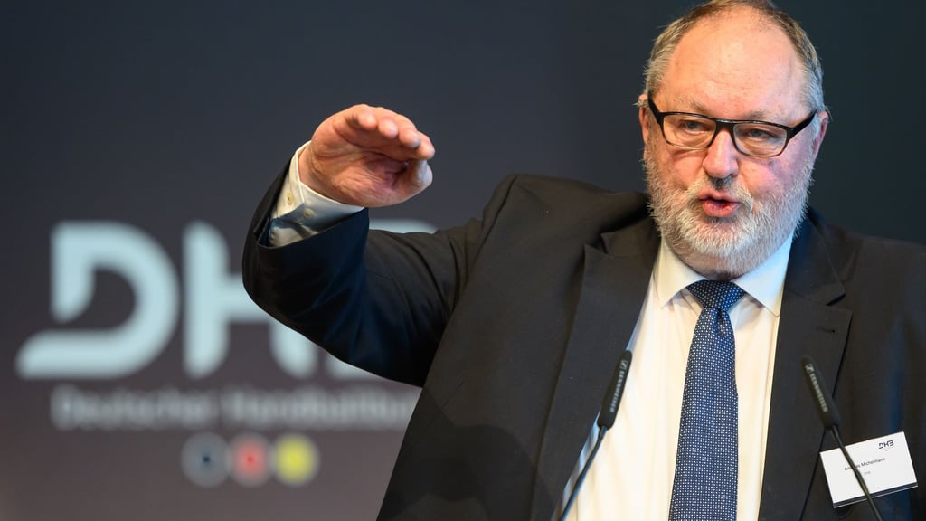 DHB-Präsident Andreas Michelmann ruft für die Handball-Frauen bei der Heim-WM hohe Ziele aus. (Archivfoto)