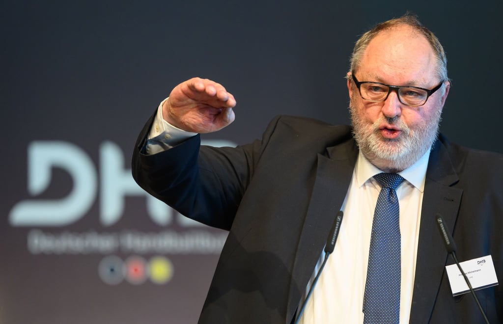 DHB-Präsident Andreas Michelmann ruft für die Handball-Frauen bei der Heim-WM hohe Ziele aus. (Archivfoto)