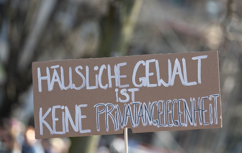 Rund 80 Prozent der betroffenen Menschen, die Gewalt in der Partnerschaft erleben, sind Frauen (Archivbild).