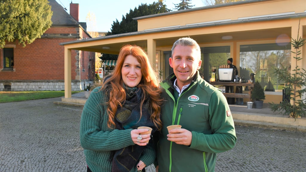 Maria West und Martin Cziborra werden im Blumenpavillon auf dem Magdeburger Westfriedhof ein Café eröffnen.
