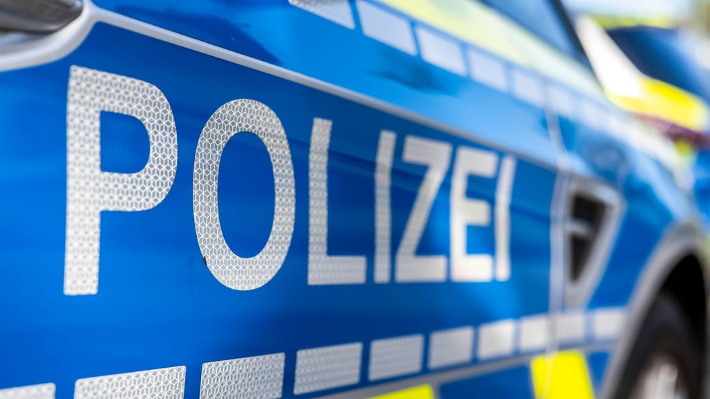 Die Polizei hat in Magdeburg zwei mutmaßliche Einbrecher festgenommen.