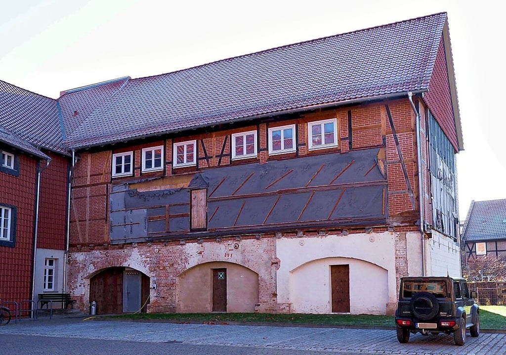 Der vor Jahren notgesicherte Saal hinter dem Rathaus soll ausgebaut werden.