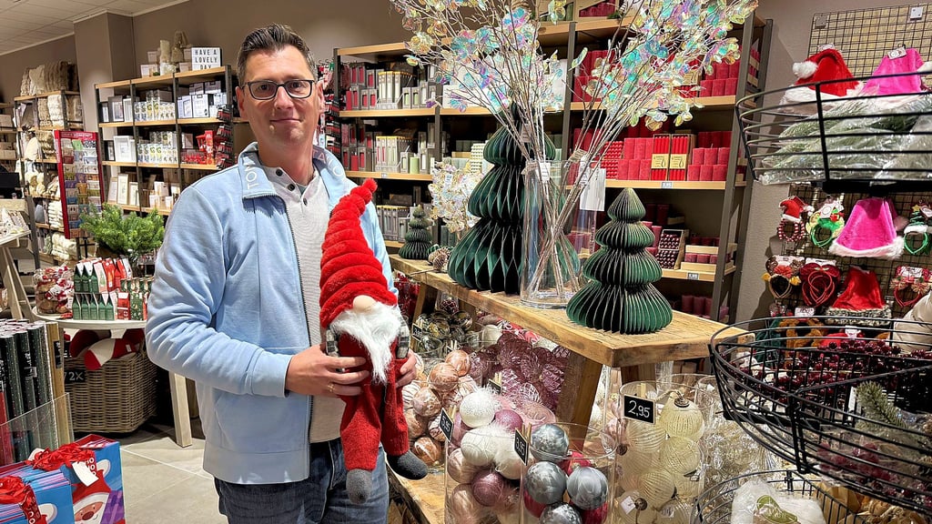 Bezirksleiter Norman Reeder spricht von einem gelungenen Start der neuen Nanu-Nana-Filiale in der Stendaler Fußgängerzone. 