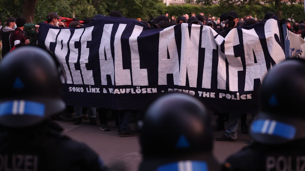 Vor dem Oberlandesgericht Dresden soll gegen weitere Mitglieder einer linksextremistischen Gruppe verhandelt werden. (Archivfoto))