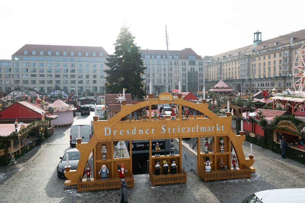 Massive Gusselemente sollen verhindern, dass Fahrzeuge unbefugt auf das Marktgelände fahren.