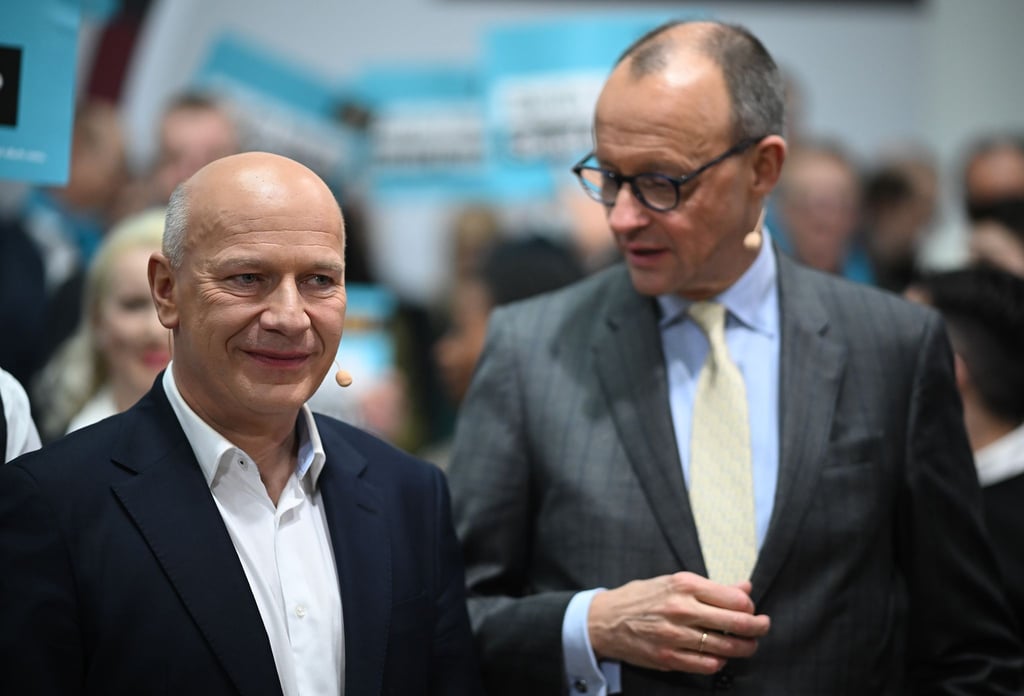 Berlins Regierender Bürgermeister Kai Wegner empfängt Bundeskanzler Friedrich Merz (beide CDU) bei sich im Roten Rathaus. (Archivfoto)