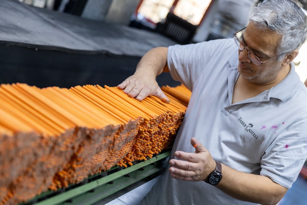 Der fränkische Schreibwarenhersteller Faber-Castell will 130 Stellen in Deutschland abbauen. (Archivbild)
