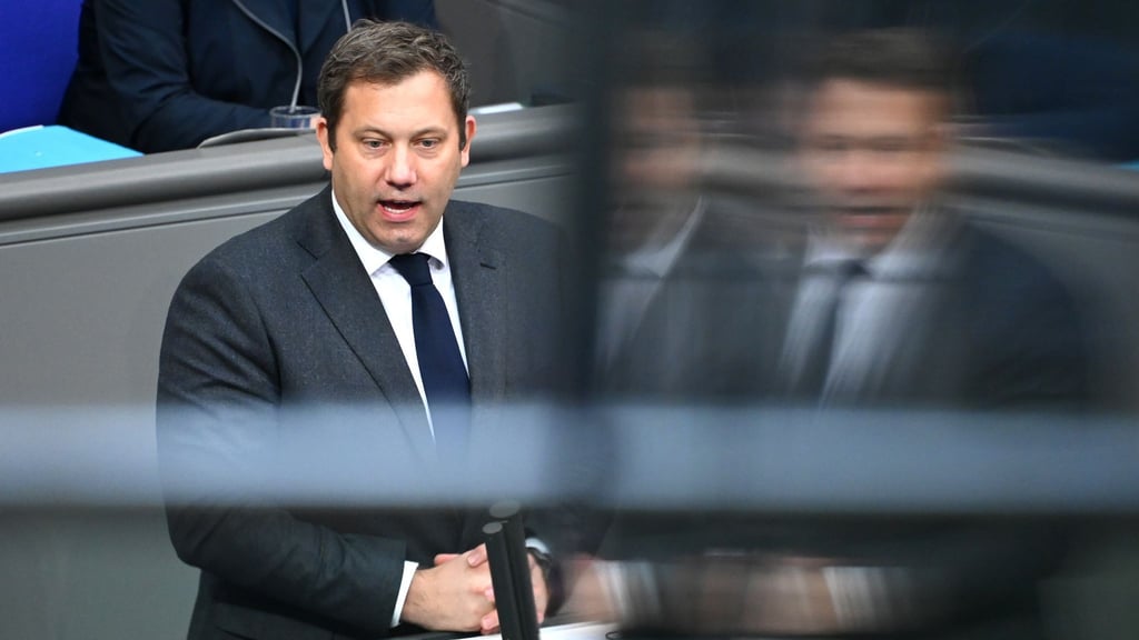 Klingbeil verteidigte seinen Etat.