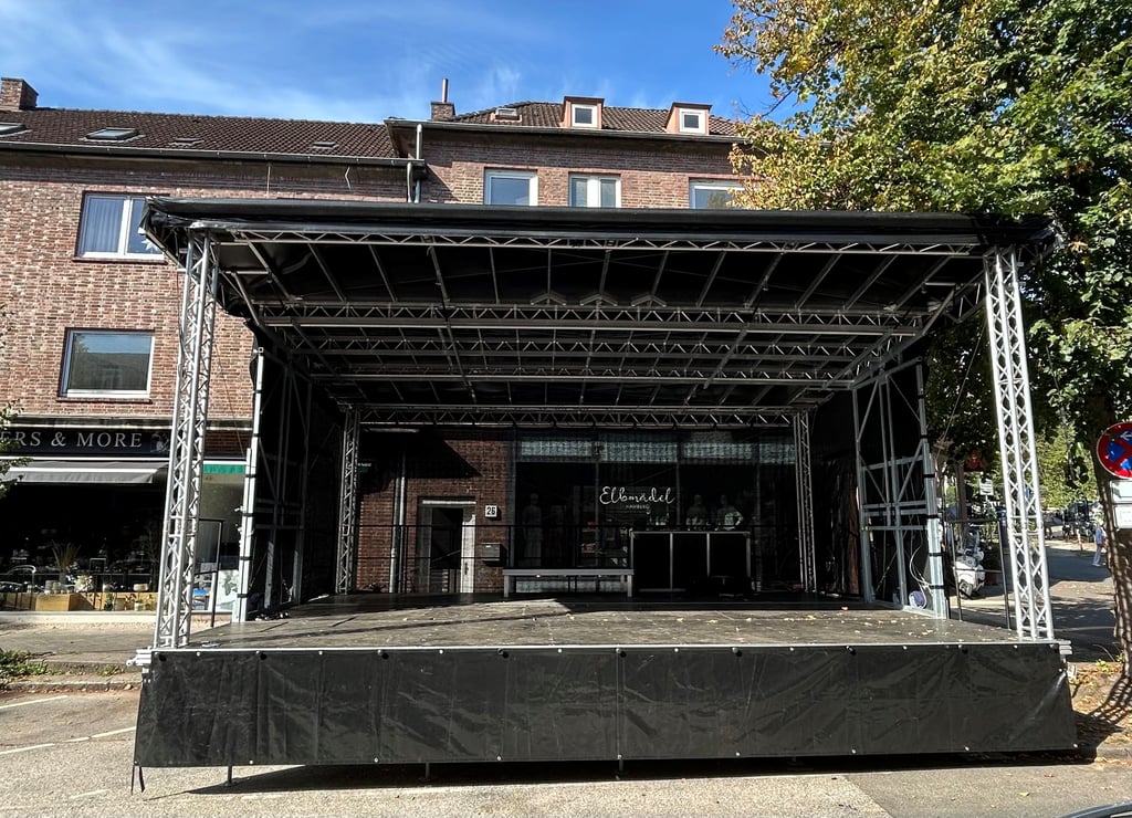 So ein Dach hat der Förderverein Alte Schule Salbke nun auch für das Bürgerhaus in Magdeburg-Salbke gekauft. 