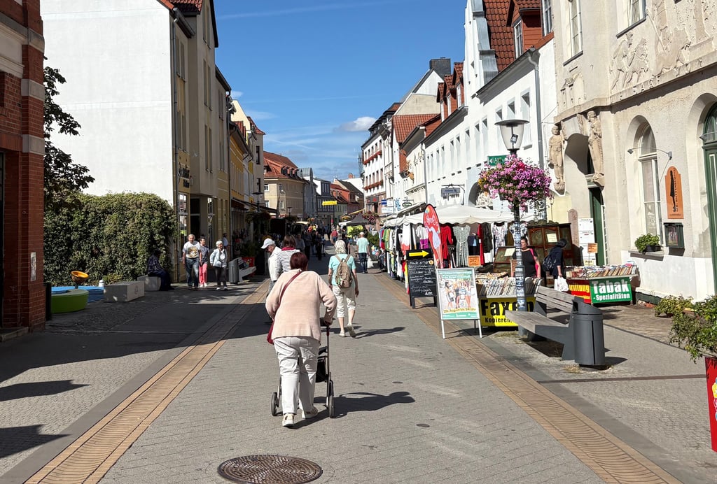 Blick in die Innenstadt von Burg. Um den Draht zu Händlern und Gastronomen sowie Bürgern kurz zu halten, wird die Stadtverwaltung ein Büro nutzen.