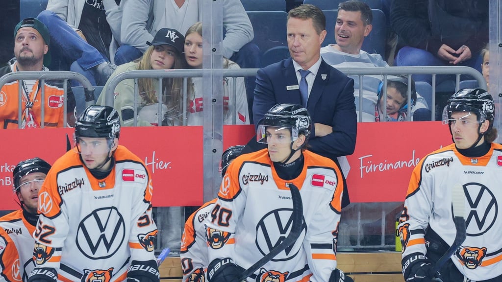 Wolfsburgs Trainer Michael Stewart.