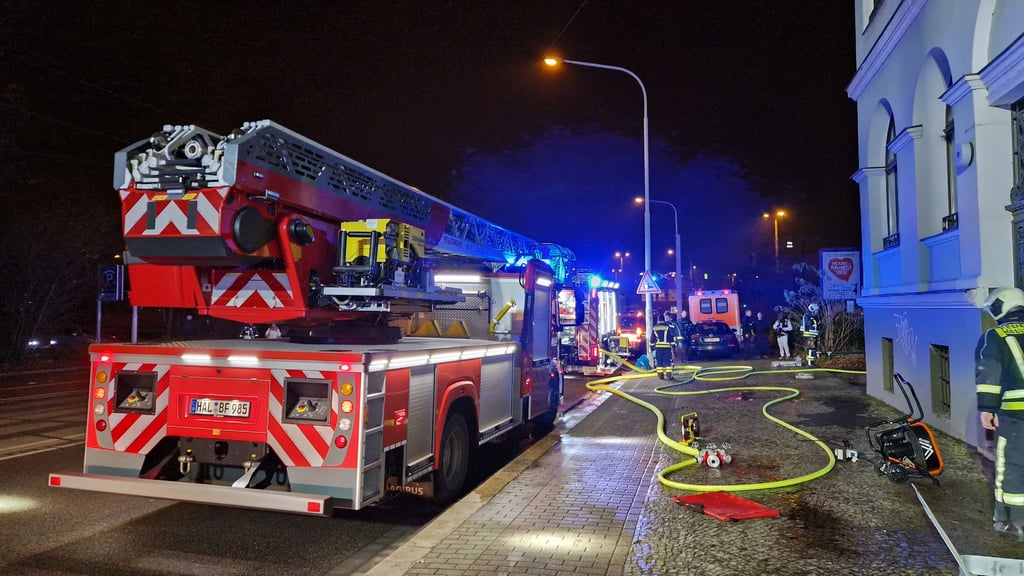 In der Magdeburger Straße in Halle ist es in der Nacht zum Mittwoch zu einem Kellerbrand gekommen.