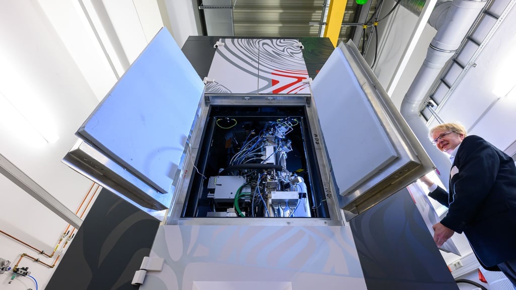 Ein neues Mikroskop im Fraunhofer-Institut in Halle gilt als erste Installation dieser Art in Europa.