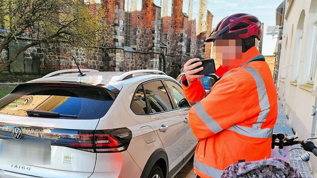 Niclas M. hatte – hier in Stendal – Falschparker im Visier. 