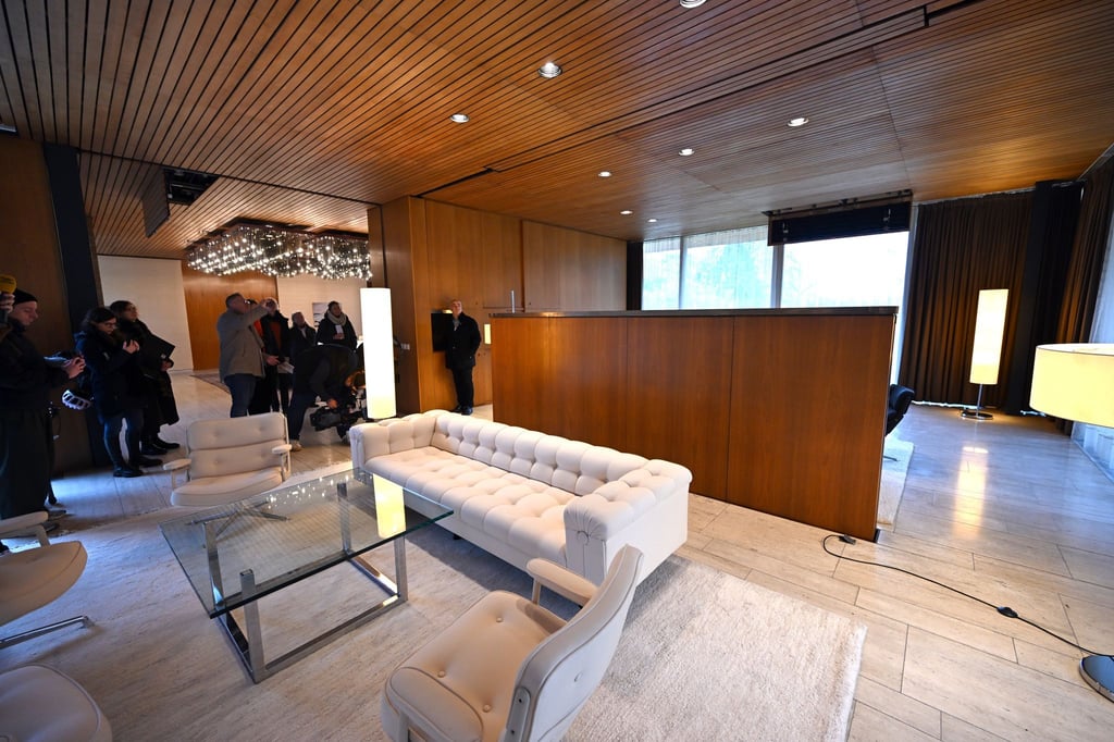 Der sogenannte Kanzlerbungalow ist nach Abschluss der Brandschutz- und Sanierungsarbeiten wieder für die Öffentlichkeit zugänglich.