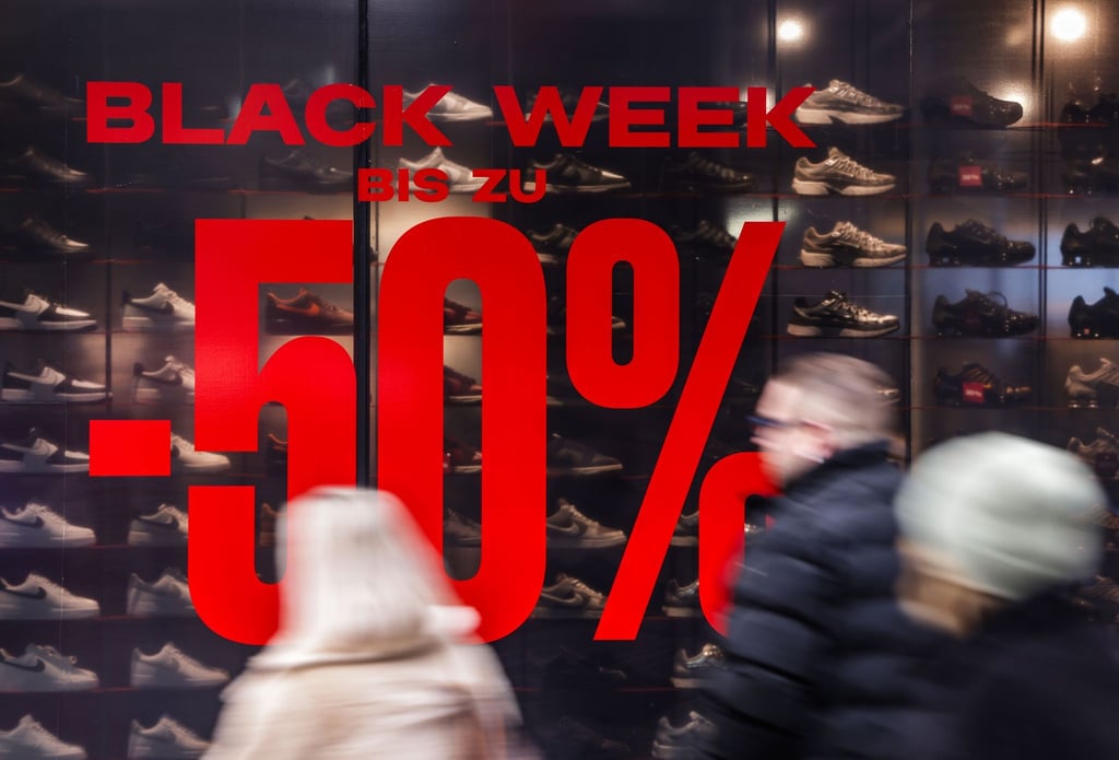 Viele Händler beteiligen sich in der Black Week mit Preisnachlässen - doch nicht jedes Angebot ist so günstig, wie es wirkt. (Archivbild)