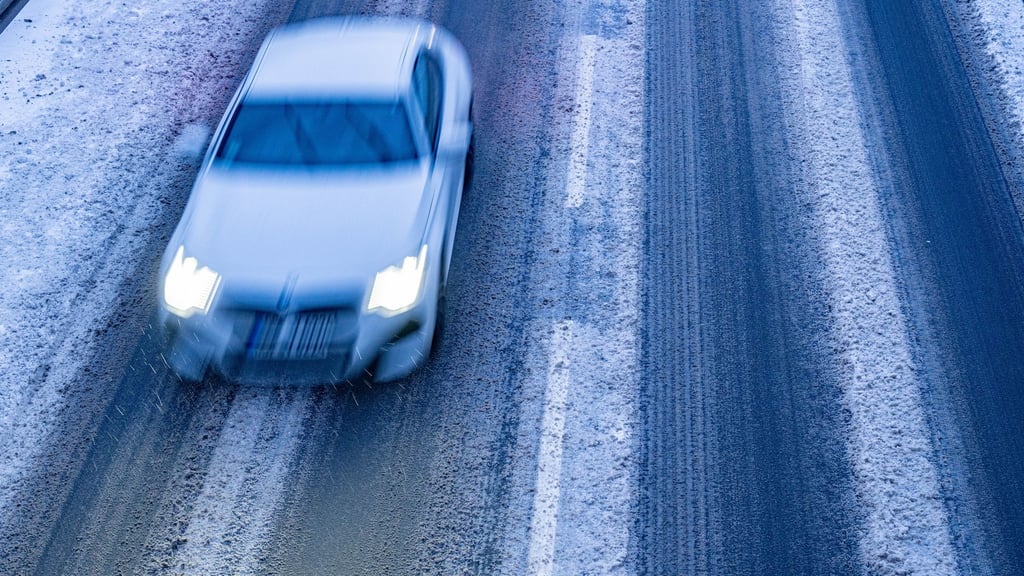 Vor allem der Osten Sachsens war am Morgen von der Glätte betroffen. (Archivbild)