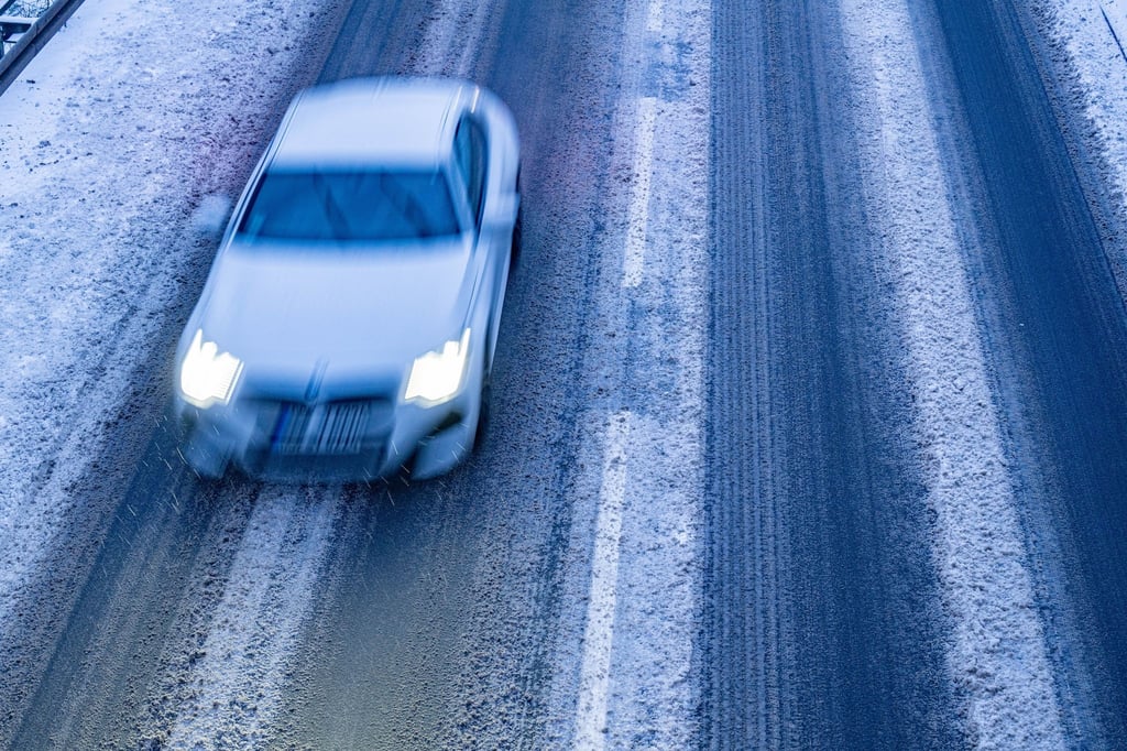 Vor allem der Osten Sachsens war am Morgen von der Glätte betroffen. (Archivbild)