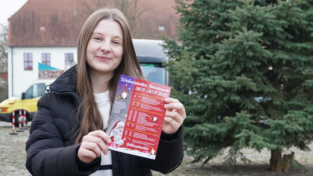Der Wolmirstedter Weihnachtsmarkt auf der Schlossdomäne öffnet am ersten Adventswochenende. Bibliotheksmitarbeiterin Leni Steinwerth freut sich auf viele Besucher.