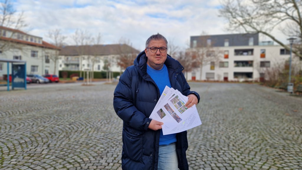 Thomas Hiller auf dem Heinrich-Lammasch-Platz in Heide-Süd. Sein Weihnachtsmarkt steht wegen der hohen Sicherheitsanforderungen auf der Kippe. Er braucht ein umfassendes Sicherheitskonzept. 