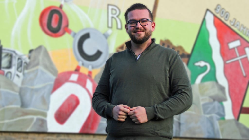 Sebastian Weigler tritt trotz seiner Mitgliedschaft in der Partei „Die Heimat“ (früher NPD) als Einzelbewerber zur Bürgermeisterwahl in der Gemeinde Völpke an.