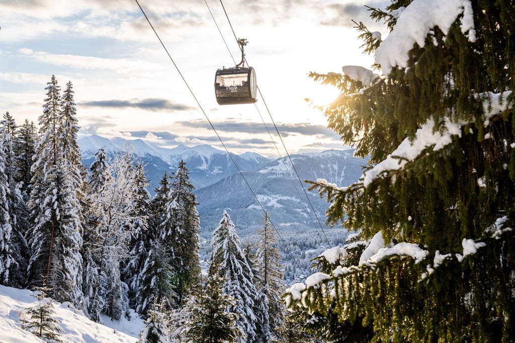 Die Gondeln fahren nach Bedarf: der „FlemX“ im Schweizer Skigebiet Flims Laa nutzt die Ropetaxi-Technologie.