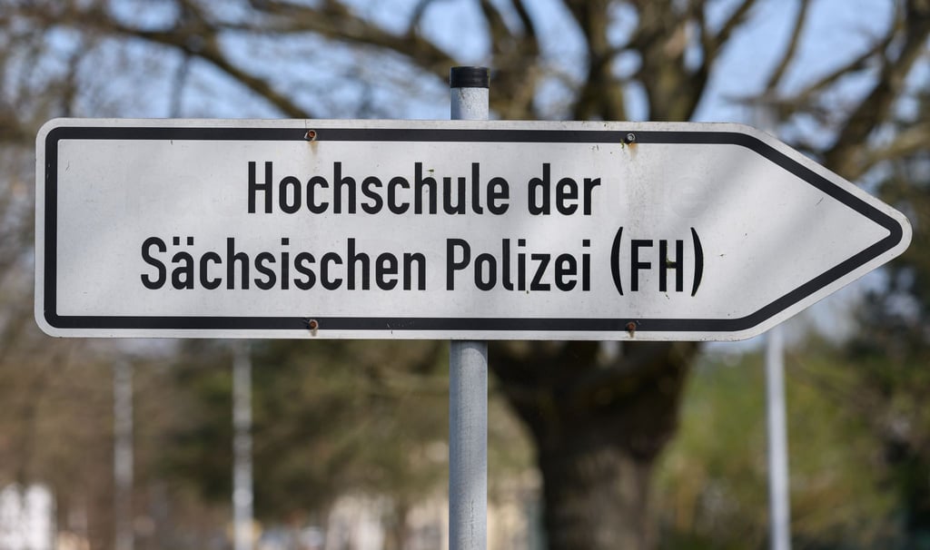 Wegen einer Überschneidung mit alten Prüfungsaufgaben müssen 320 Polizeianwärter in Sachsen ihre Abschlussprüfung erneut ablegen. (Symbolfoto)