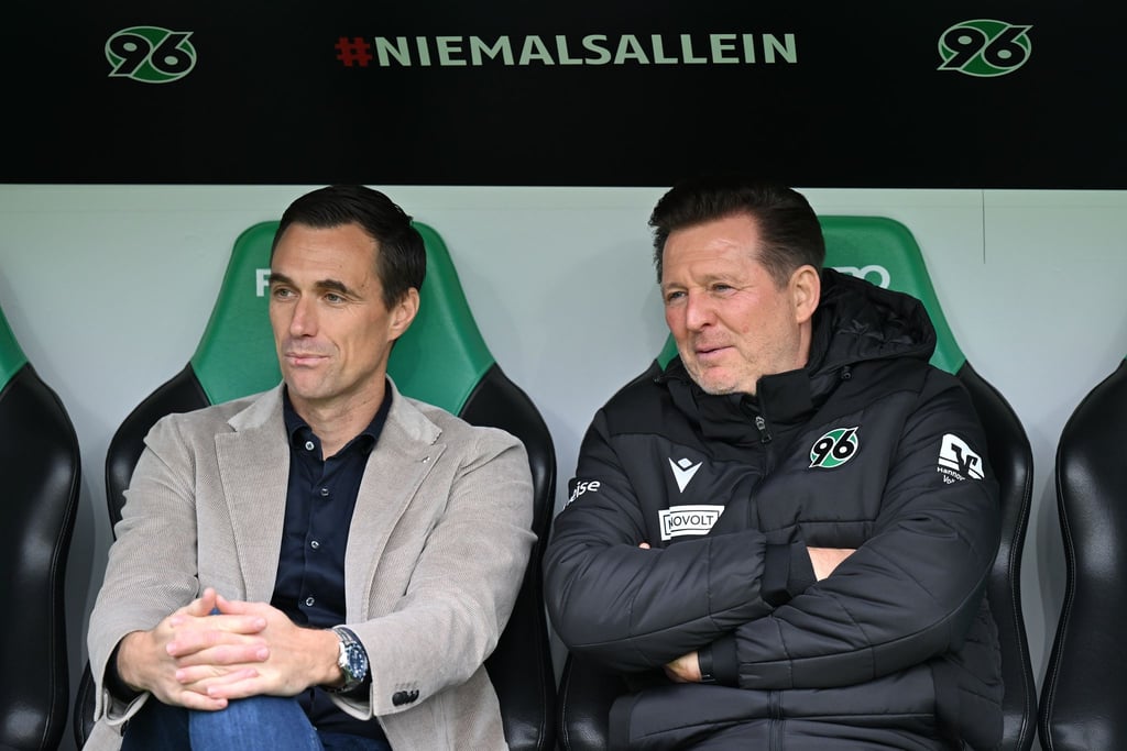 Sport-Geschäftsführer Marcus Mann (l.) und Trainer Christian Titz von Hannover 96.