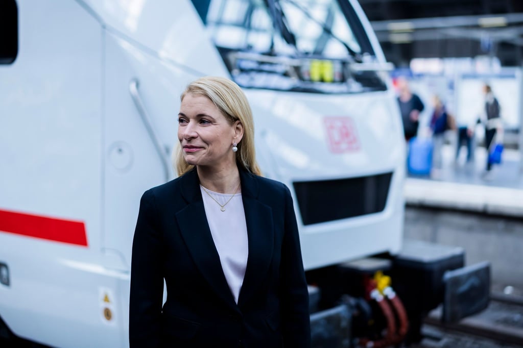 Zu Weihnachten wird „alles rollen, was rollen kann“, sagt Bahn-Chefin Evelyn Palla mit Blick auf den Einsatz aller verfügbaren Züge.