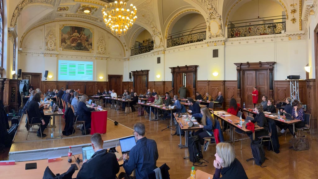 Das Stadtratsplenum tagt am Mittwoch im Festsaal des Stadthauses am Marktplatz.