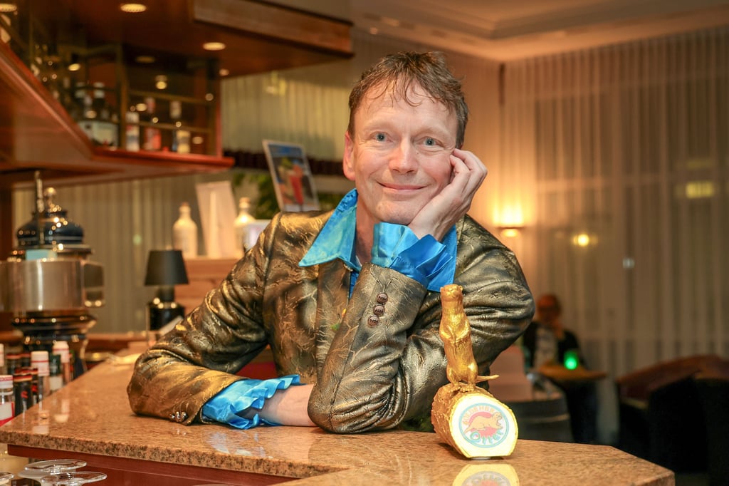 Der 60-jährige Holger Paech ist der Initiator des Ehrenamtspreises „Goldener Otter“, der seit zehn Jahren in Magdeburg-Ottersleben verliehen wird.