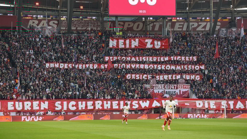 Klare Botschaft der RB-Fans zu den geplanten, neuen Sicherheitsmaßnahmen in deutschen Stadien