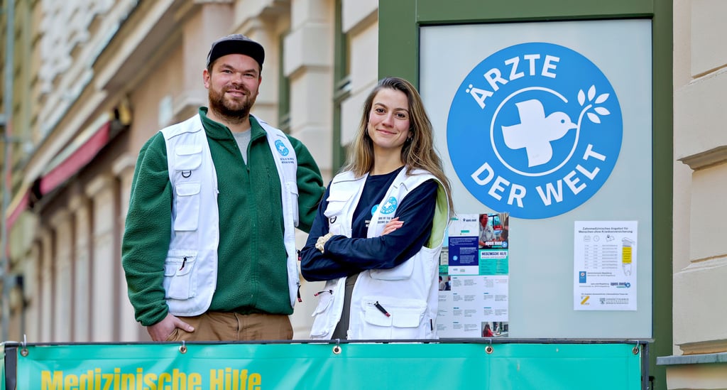 Verena Ruhsert und Fabian Kunze leiten als hauptamtliches Team das Open.med Magdeburg. Gemeinsam mit ihrem ehrenamtlichen Team  ermöglichen sie Menschen ohne Krankenversicherung   den Zugang zu medizinischer Hilfe.