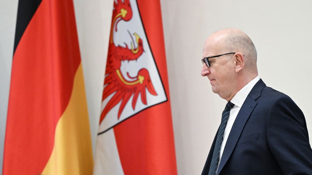 Dietmar Woidke (SPD) weiß um die finanziellen Schwierigkeiten der Städte und Gemeinden. (Archivbild)