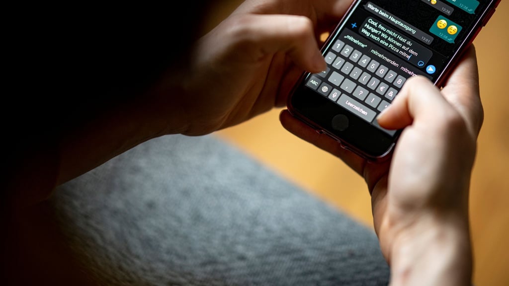 Einem Gesetzesvorschlag nach sollen Messaging-Dienste künftig mehr tun, um Kinder auf ihren Plattformen zu schützen. (Symbolbild)