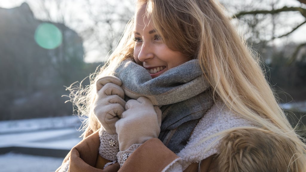 Entspannt statt gestresst - es gibt Strategien, die Beschäftigten dabei helfen, besser durch den Joballtag zu kommen.