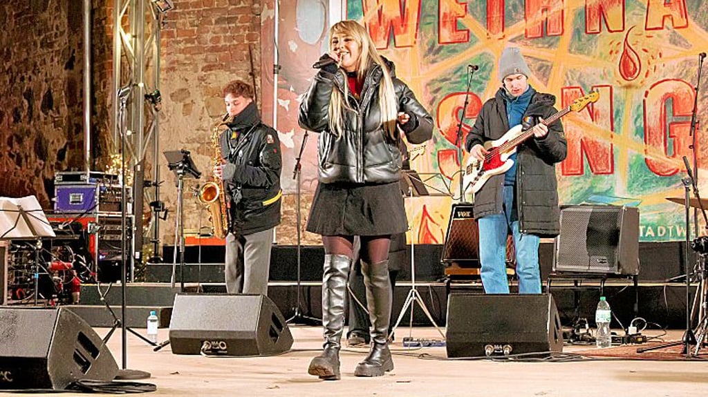 Annemarie Eilfeld  führt wieder durchs Programm.