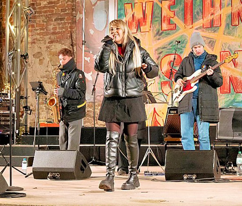 Annemarie Eilfeld  führt wieder durchs Programm.