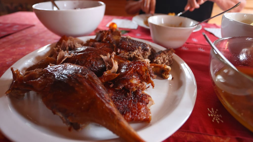 Von der Altmark bis in den Harz: Weihnachtsgerichte wie Ente, Rehbraten oder Grünkohl sind in Sachsen-Anhalt Tradition.
