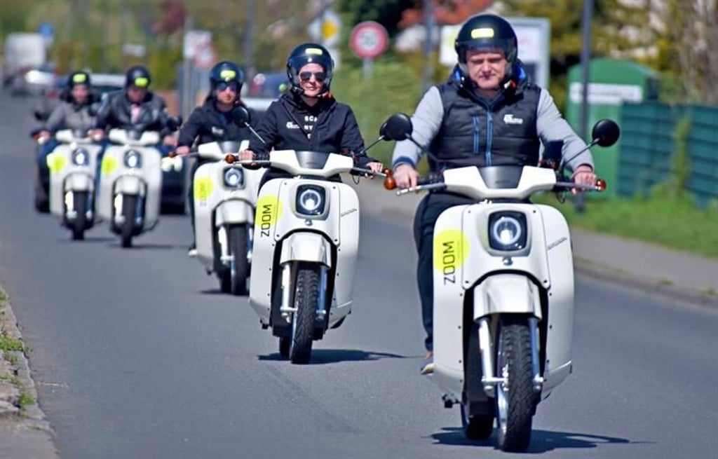 Im April 2022 schafften sich die Stadtwerke Bitterfeld-Wolfen 20 Schwalbe-Elektroroller an. Sie fuhren aber nur ein Jahr. 