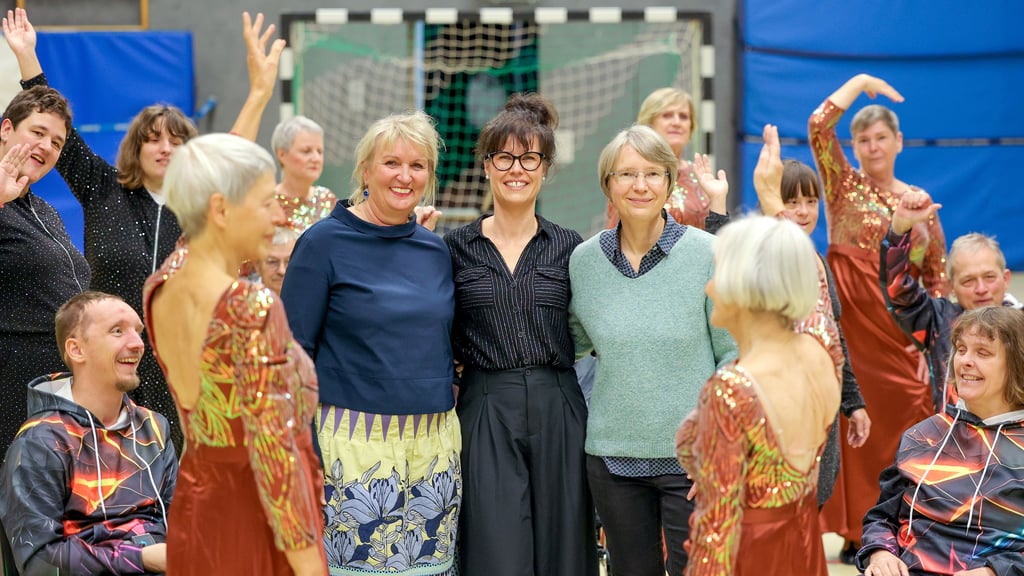 Angelika Wolters, Nicole Halfpaap und Sandra Eichler (von links) sind stellvertretend für das Organisationsteam der Inklusiven Tanzshow als Magdeburgerinnen des Jahres 2025 nominiert.