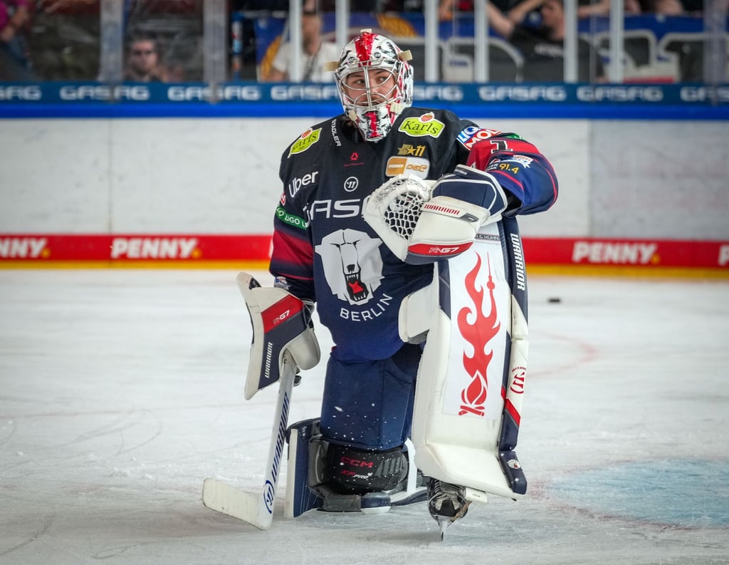 Torhüter Jonas Stettmer unterlag mit den Eisbären Berlin in Ingolstadt.