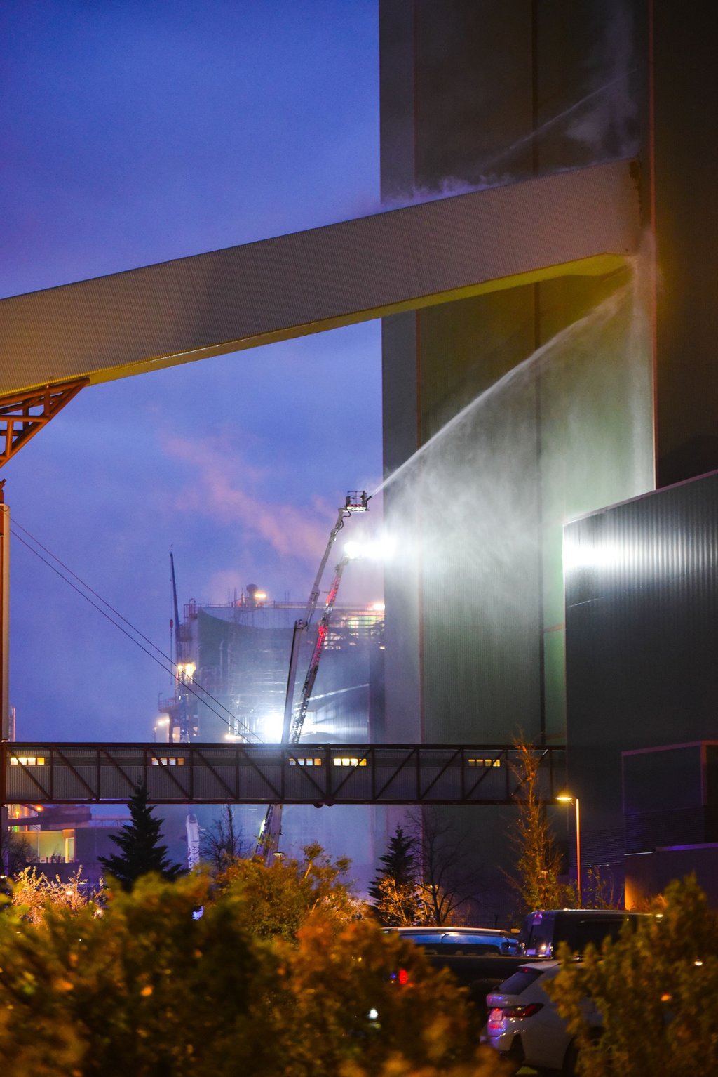 Insgesamt 300 Feuerwehrleute löschten über mehrere Tage hinweg den Brand.