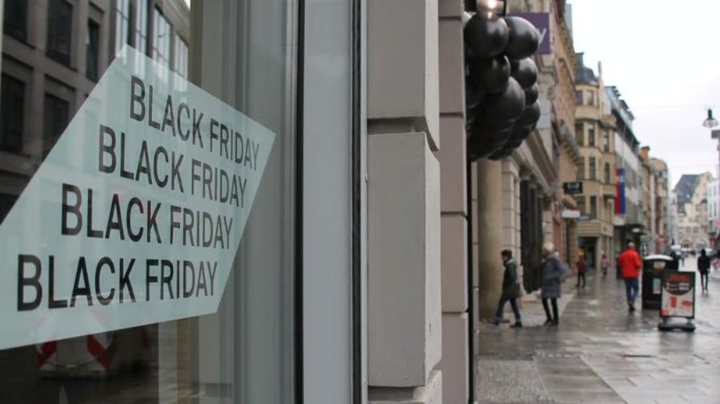 Black Friday in Halle: Auch viele Innenstadthändler beteiligen sich an Rabattaktionen.&nbsp;