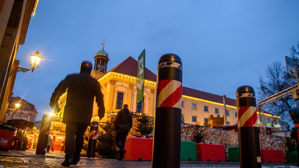 Der Weihnachtsmarkt in Magdeburg hat wieder geöffnet. (Archivbild)