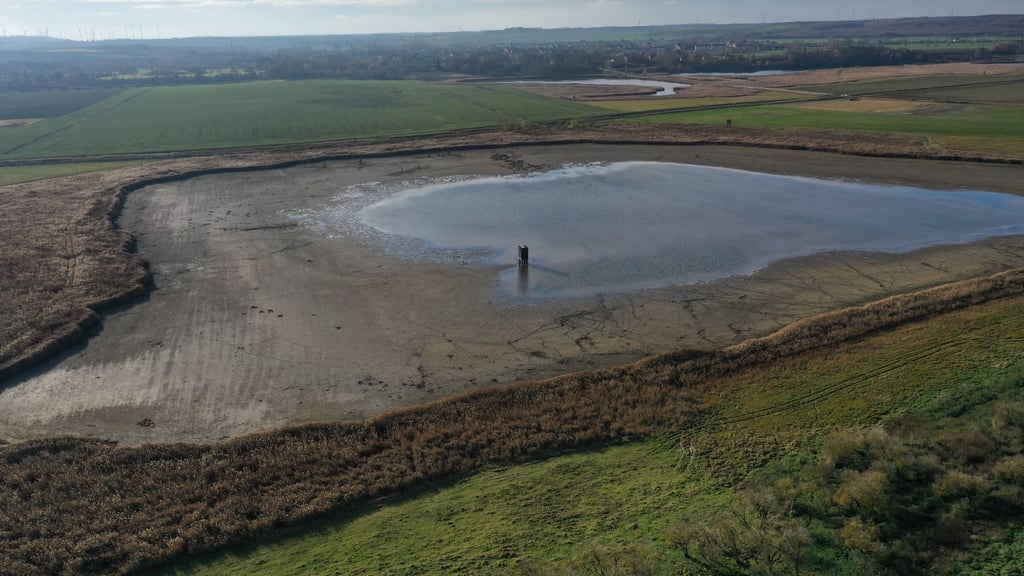 Im Salzigen See herrscht aktuell Ebbe. Woran liegt das? 