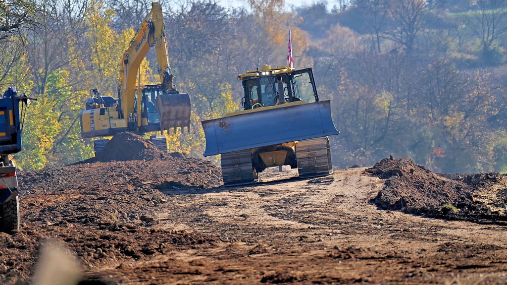 Die alte Buckelpiste der Kreisstraße K1330 hinter Freckleben ist verschwunden.