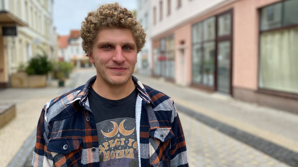 Gordon Bothur ist Streetworker in Burg. In der Stadt sieht er viele Probleme, aber auch jede Menge Potenzial.
