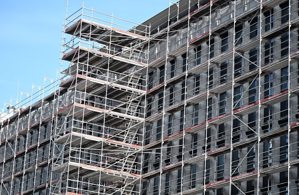 Wirtschaftsbau boomt im Osten aber der öffentliche Bau schwächelt. (Archivbild)